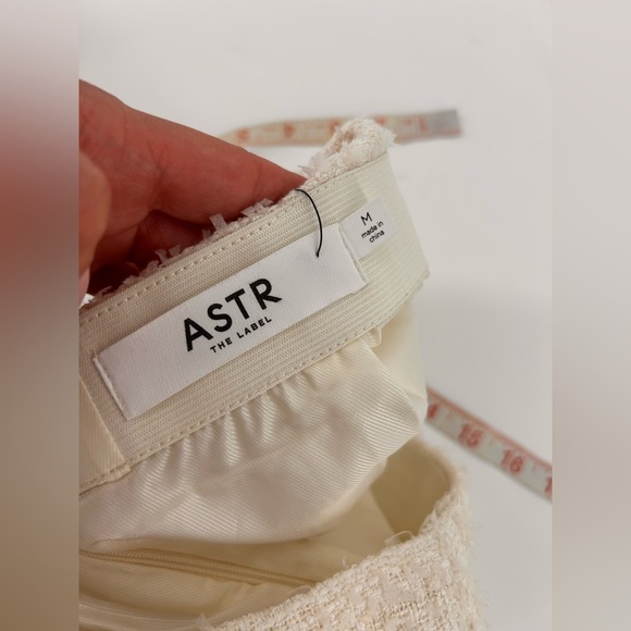 ASTR the Label Kiona Tweed Mini Skirt MSRP $109 Size M Cream - Picture 10 of 13